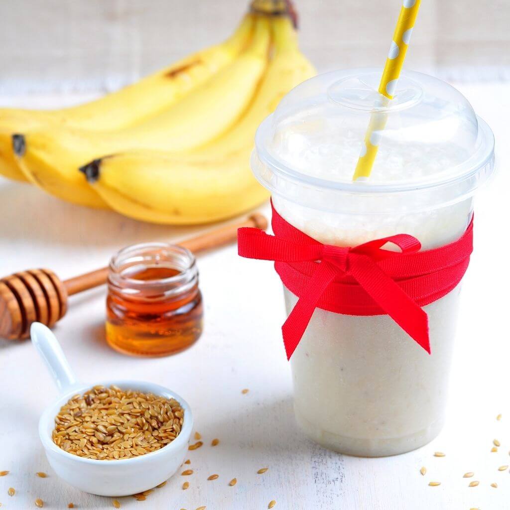 Honey and Banana Smoothie in a glass, with a creamy texture and garnish of sliced bananas.